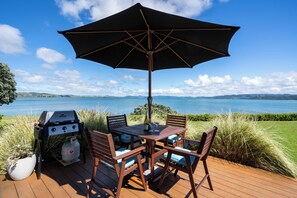 Outdoor dining - HARBOURSIDE GETAWAY!!! (One Tree Point)