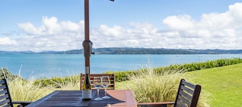 HARBOURSIDE GETAWAY!!!