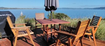 HARBOURSIDE GETAWAY!!!