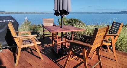 HARBOURSIDE GETAWAY!!!