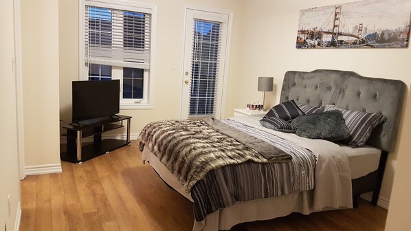 Family House | Iron/ironing board, free WiFi, bed sheets - Harry (Brampton)