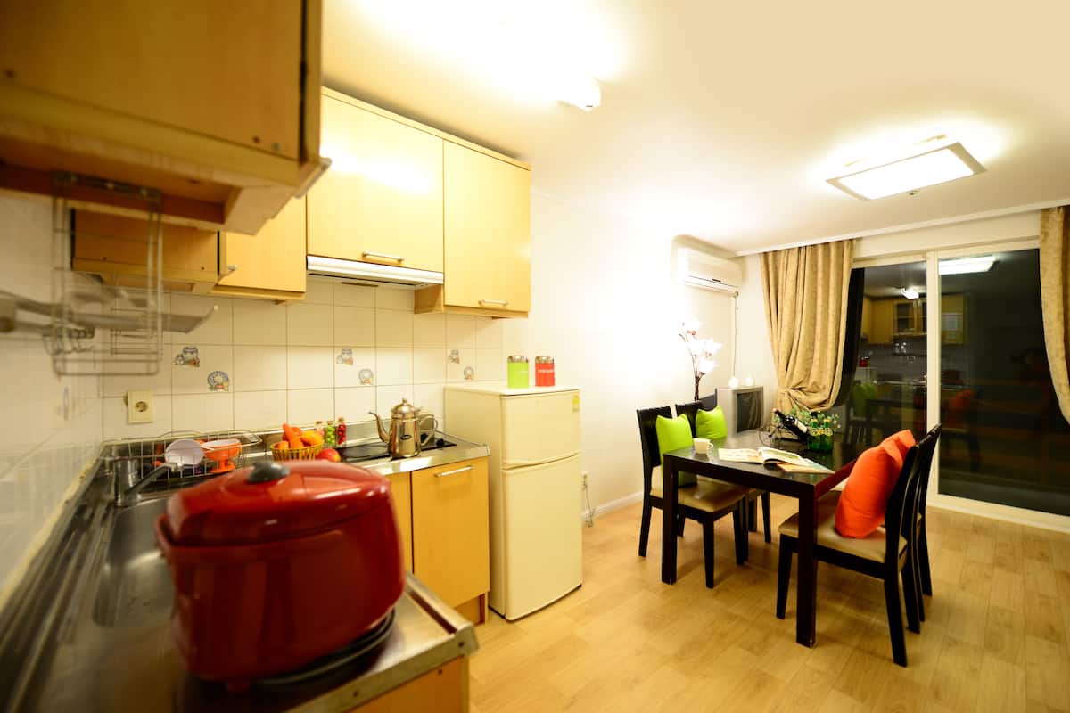 Deluxe Condo | Private kitchenette | Fridge, microwave, stovetop, electric kettle