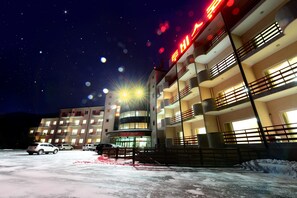 Front of property - evening/night - Muju Tovice (Muju)