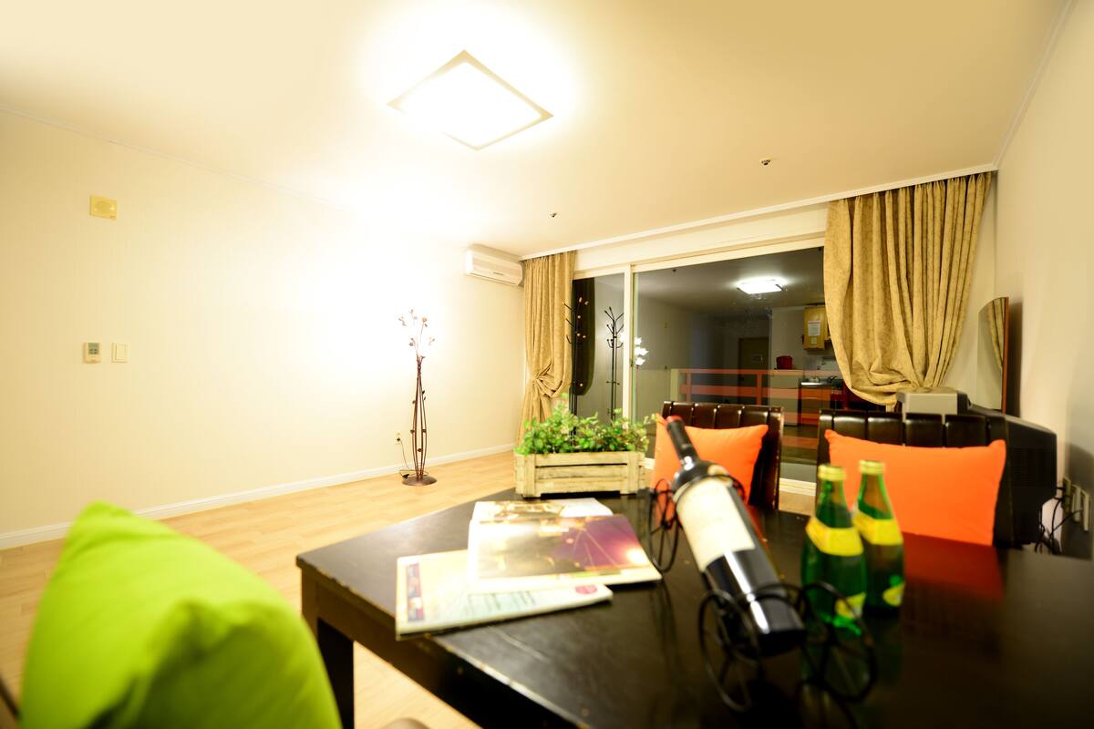 Basic Condo | In-room dining