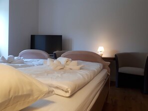 2 habitaciones, tabla de planchar con plancha, wifi y ropa de cama 