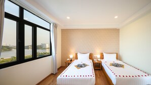 Deluxe Room, Lake View - Inya View Hotel (Yangon)