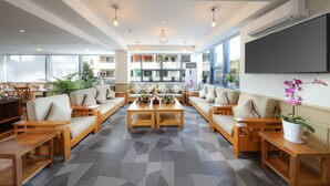 Lobby sitting area - Inya View Hotel (Yangon)