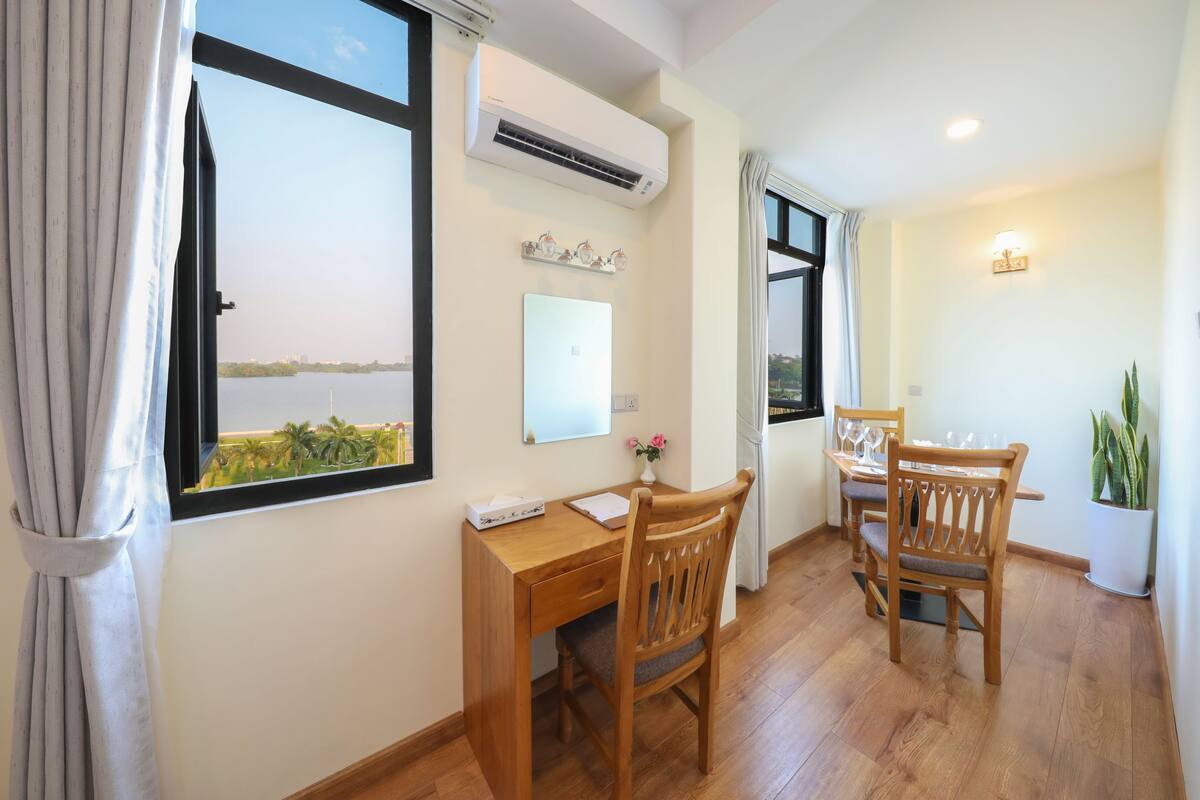 Suite | In-room dining