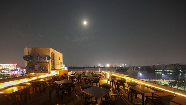 Bar (on property) - Inya View Hotel (Yangon)