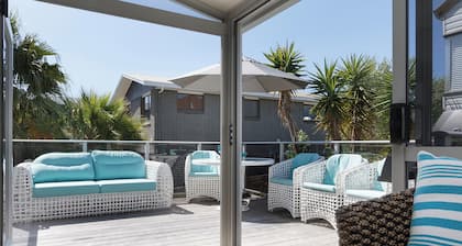 At The Bay - Mt Maunganui Holiday Home