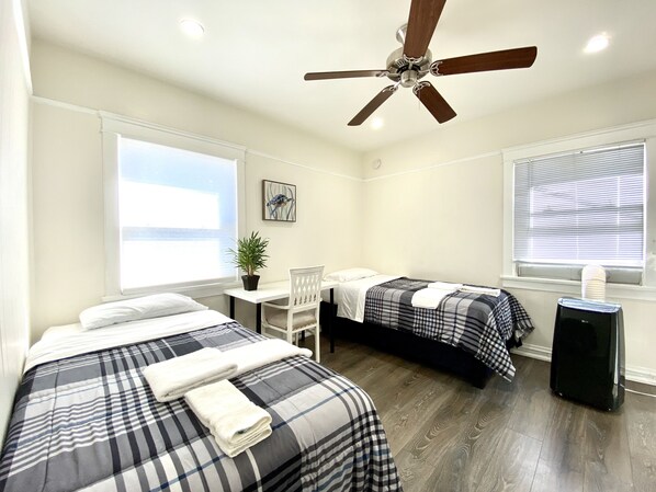 2 bedrooms, iron/ironing board, free WiFi, bed sheets - Cozy Apartment unit is Available to Rent (Long Beach)