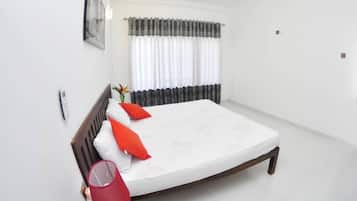 4 bedrooms, iron/ironing board, WiFi, bed sheets
