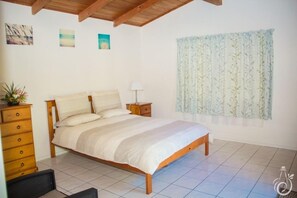 3 bedrooms, in-room safe, iron/ironing board, Internet