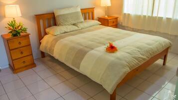 3 bedrooms, in-room safe, iron/ironing board, internet