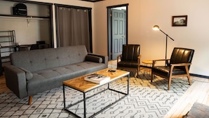 Family Suite, Multiple Bedrooms, Courtyard View | Living area | Flat-screen TV, Netflix - William Tell House (Tomales)