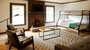 Family Suite, Multiple Bedrooms, Courtyard View | Living area | Flat-screen TV, Netflix - William Tell House (Tomales)