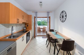 Fridge, oven, stovetop, dishwasher - Enjoy your private pool and outdoor kitchen (Marina)