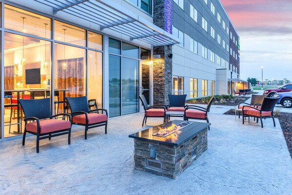 Terrace/patio - Holiday Inn Express & Suites Springfield North (Springfield)