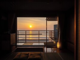 传统客房 (Standard Japanese Style) | 高档床上用品、客房内保险箱、熨斗/熨衣板