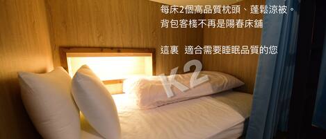 Ropa de cama de alta calidad, colchones con pillow-top y escritorio