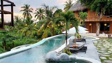 Hồ bơi ngoài trời, ghế dài tắm nắng