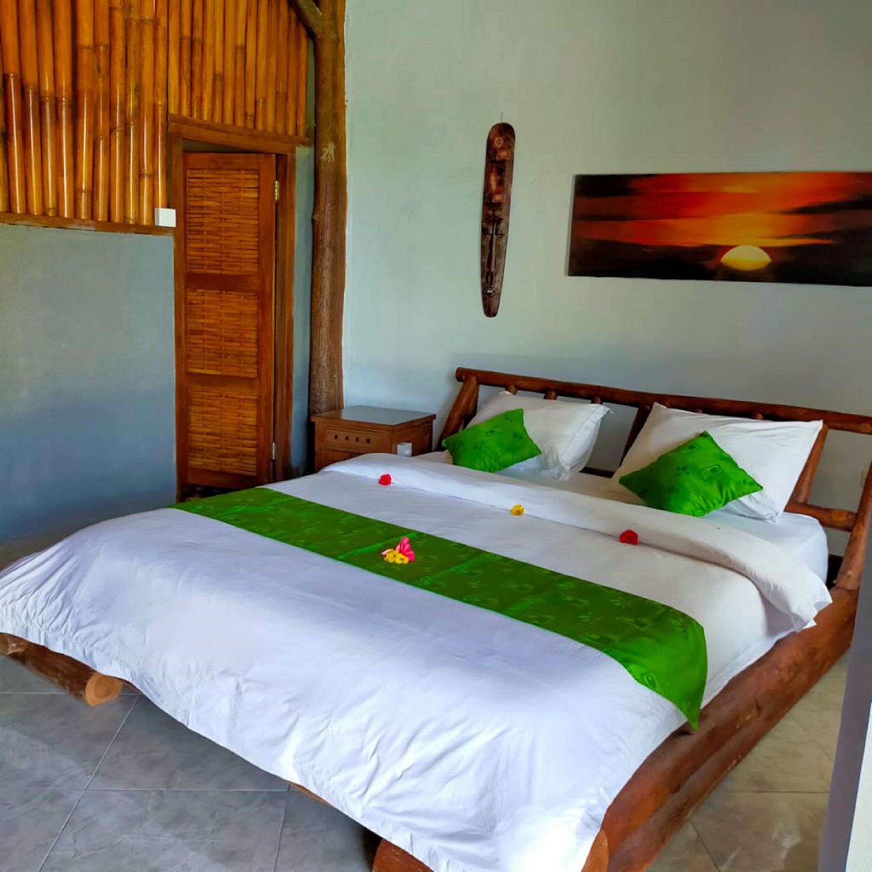 Phòng đôi cơ bản, 1 giường cỡ queen, quang cảnh hồ bơi | Bộ đồ giường cao cấp, nệm cao su hoạt tính (memory foam) 