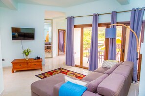 Appartement, 1 chambre | Coin séjour | Télévision à écran plat de 32 pouces avec chaßnes par satellite