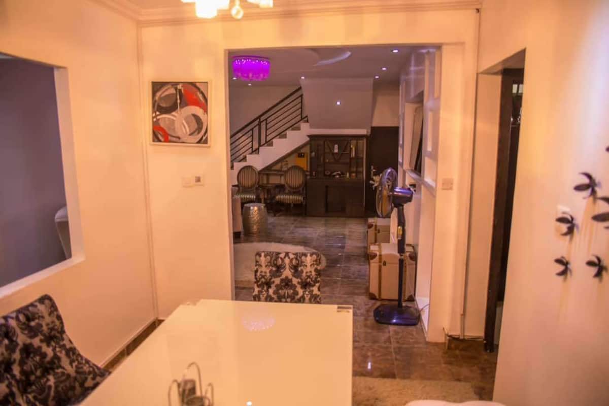 Executive Apartment | Makan dalam bilik