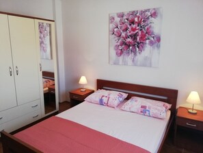 2 bedrooms, free WiFi, bed sheets, wheelchair access