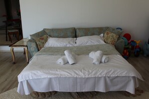 3 عدّة غرف نوم ومكتب ومكواة/لوح كي