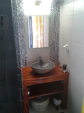 Shower, hair dryer, towels, toilet paper