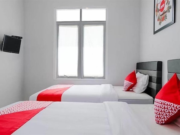 Meja kerja, Wi-Fi gratis, dan seprai linen