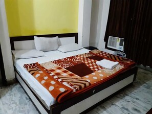 Deluxe Double Room - Pooja Palace (New Delhi)