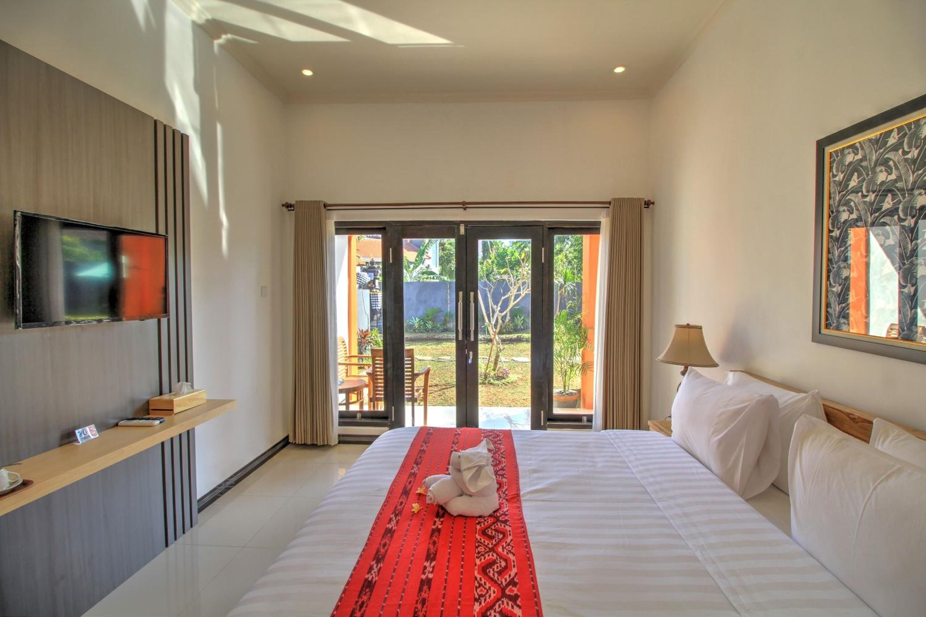 办公桌、免费 WiFi