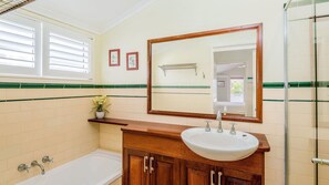 Bathtub, free toiletries, hair dryer, bathrobes