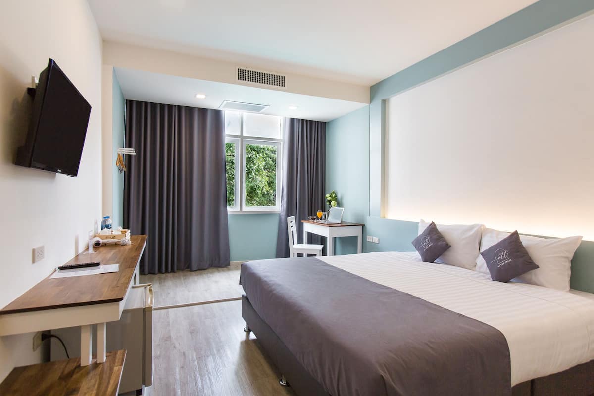 Standard Double Room | Desk, blackout drapes, rollaway beds, free WiFi
