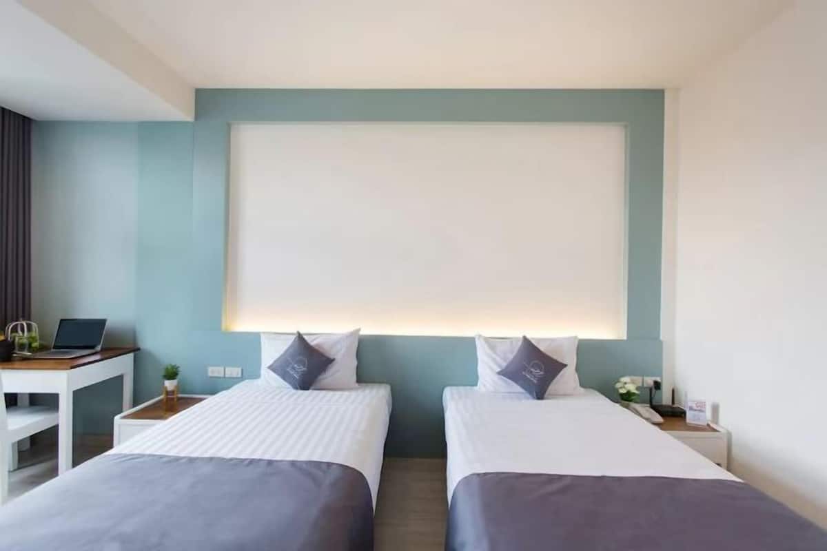 Desk, blackout drapes, rollaway beds, free WiFi