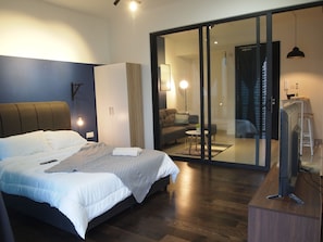 Quarto (Empire Suites Studio) | Escrivaninha, espaço de trabalho para notebook, quartos à prova de som