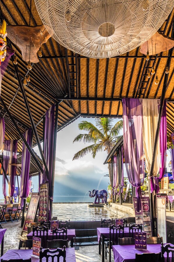 Frokost, lunsj og middag serveres