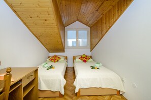 2 bedrooms, iron/ironing board, WiFi, bed sheets