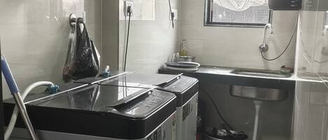 Phòng tập thể cơ bản, phòng tập thể nam và nữ | Két bảo mật tại phòng, phòng cách âm