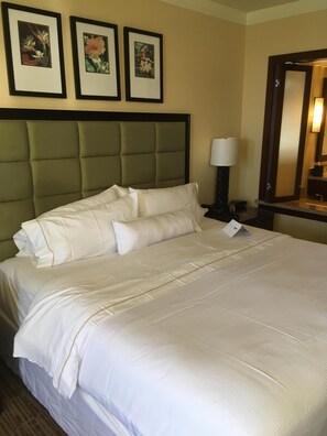 In-room safe, iron/ironing board, WiFi, bed sheets