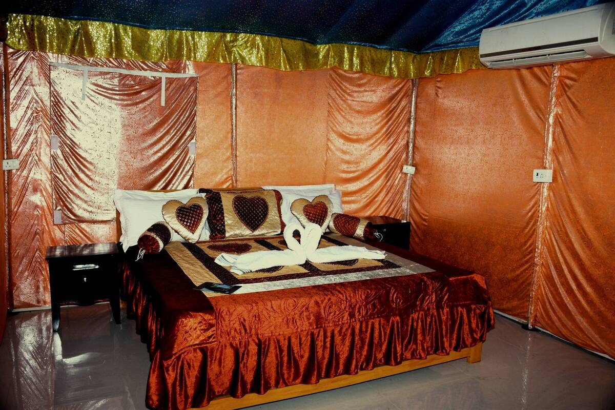 Individually decorated, individually furnished, bed sheets