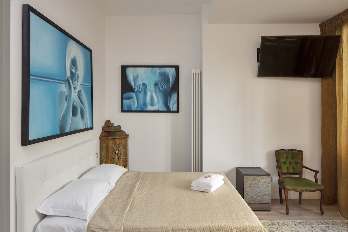 1 bedroom, down comforters, minibar, in-room safe
