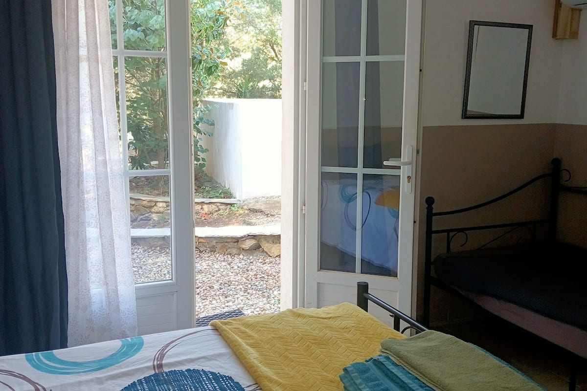 Doppelzimmer | Babybetten, kostenloses WLAN, Bettwäsche