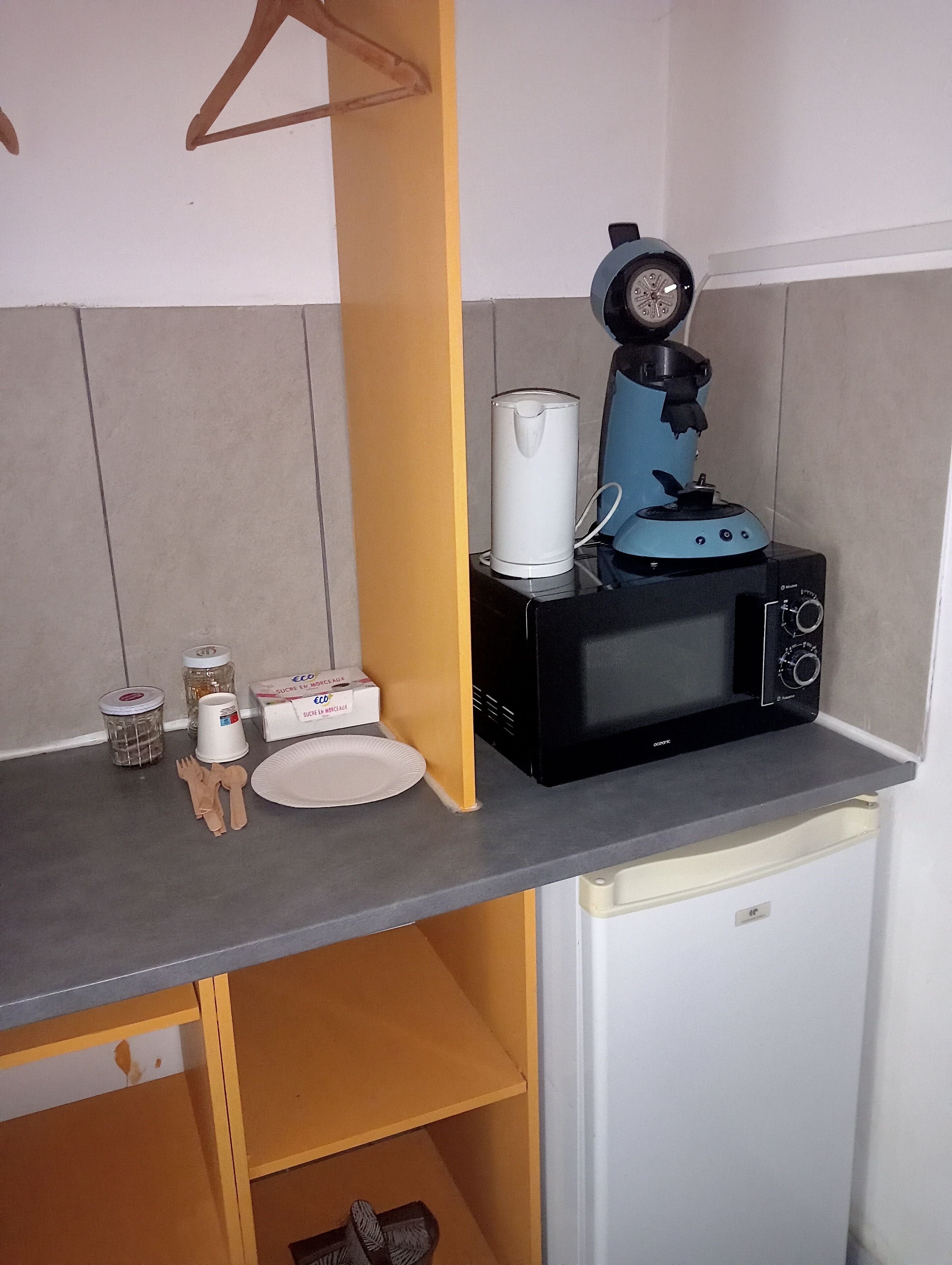 Cribs/infant beds, free WiFi, bed sheets