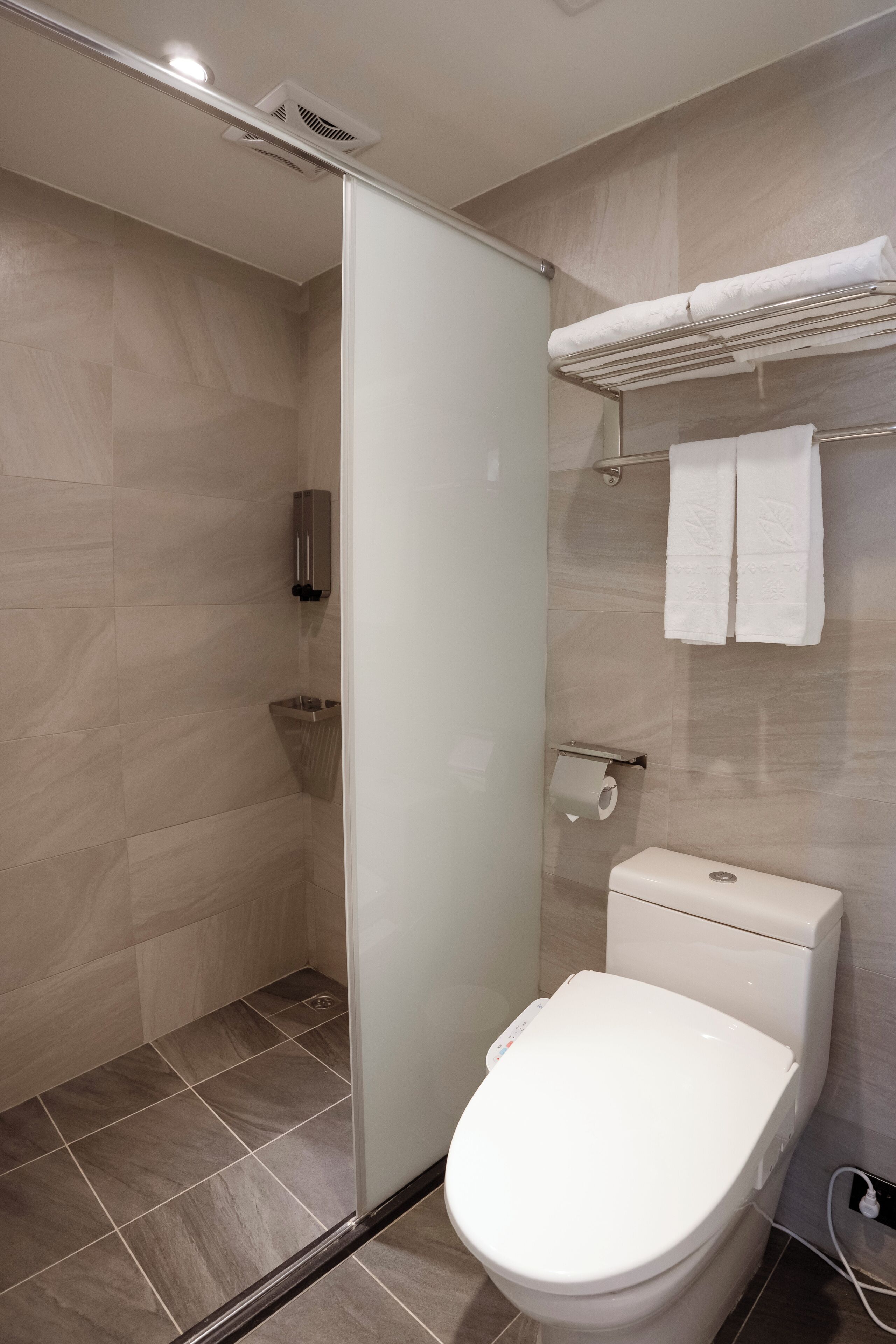 1 bedroom, hypo-allergenic bedding, down duvets, minibar