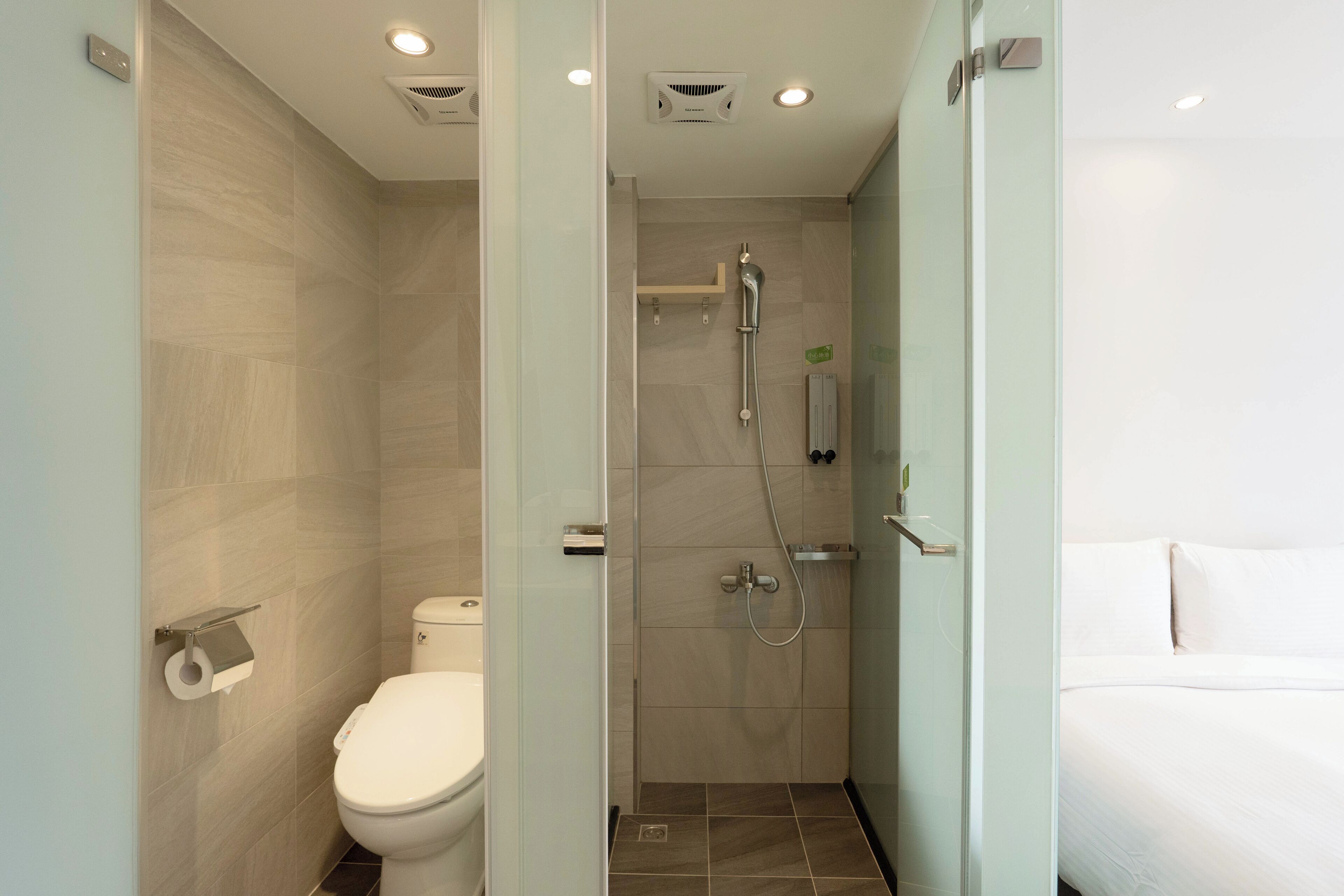 standard quadruple room | bathroom | separate bathtub and shower, rainfall showerhead, free toiletries