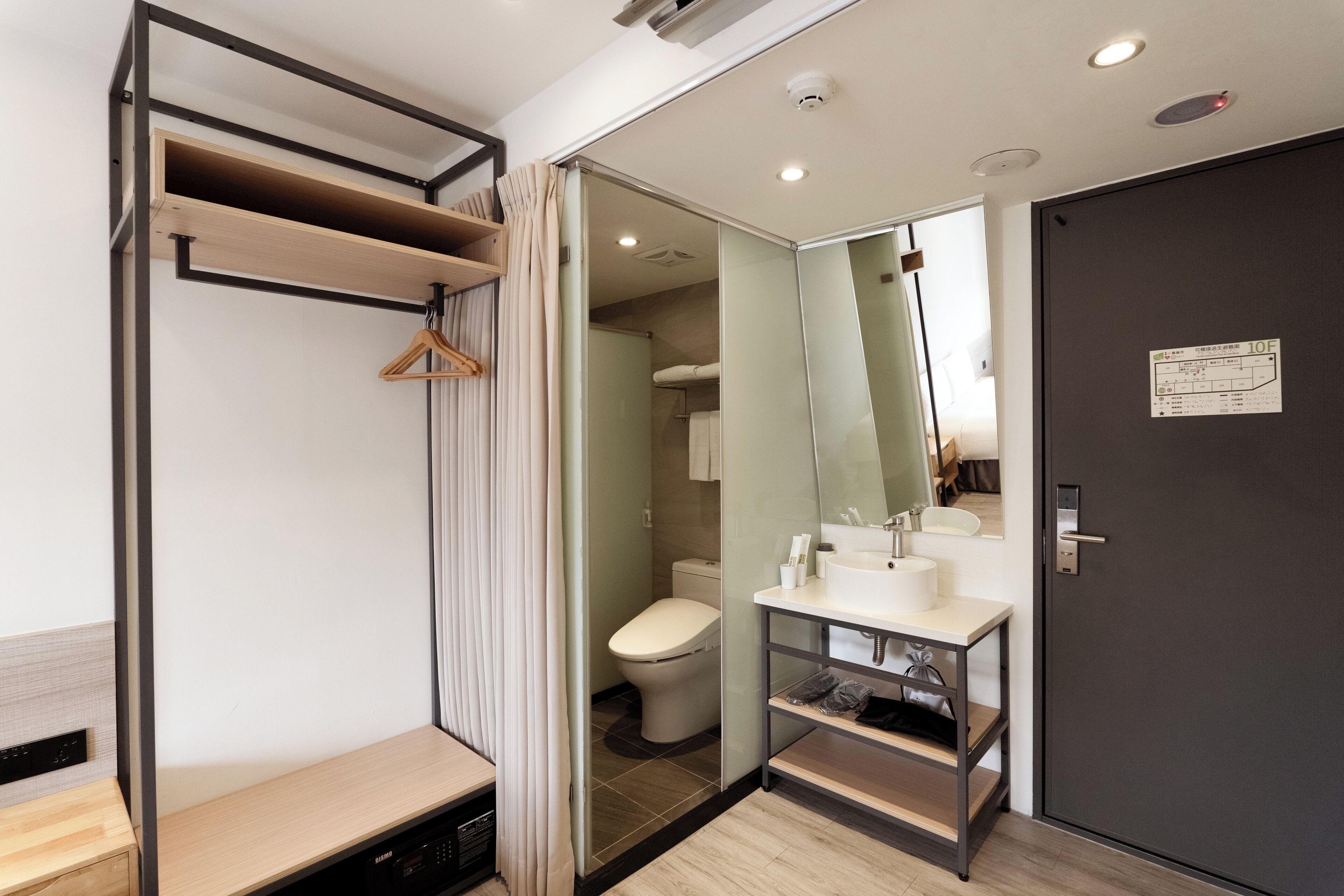 standard room | 1 bedroom, hypo-allergenic bedding, down duvets, minibar