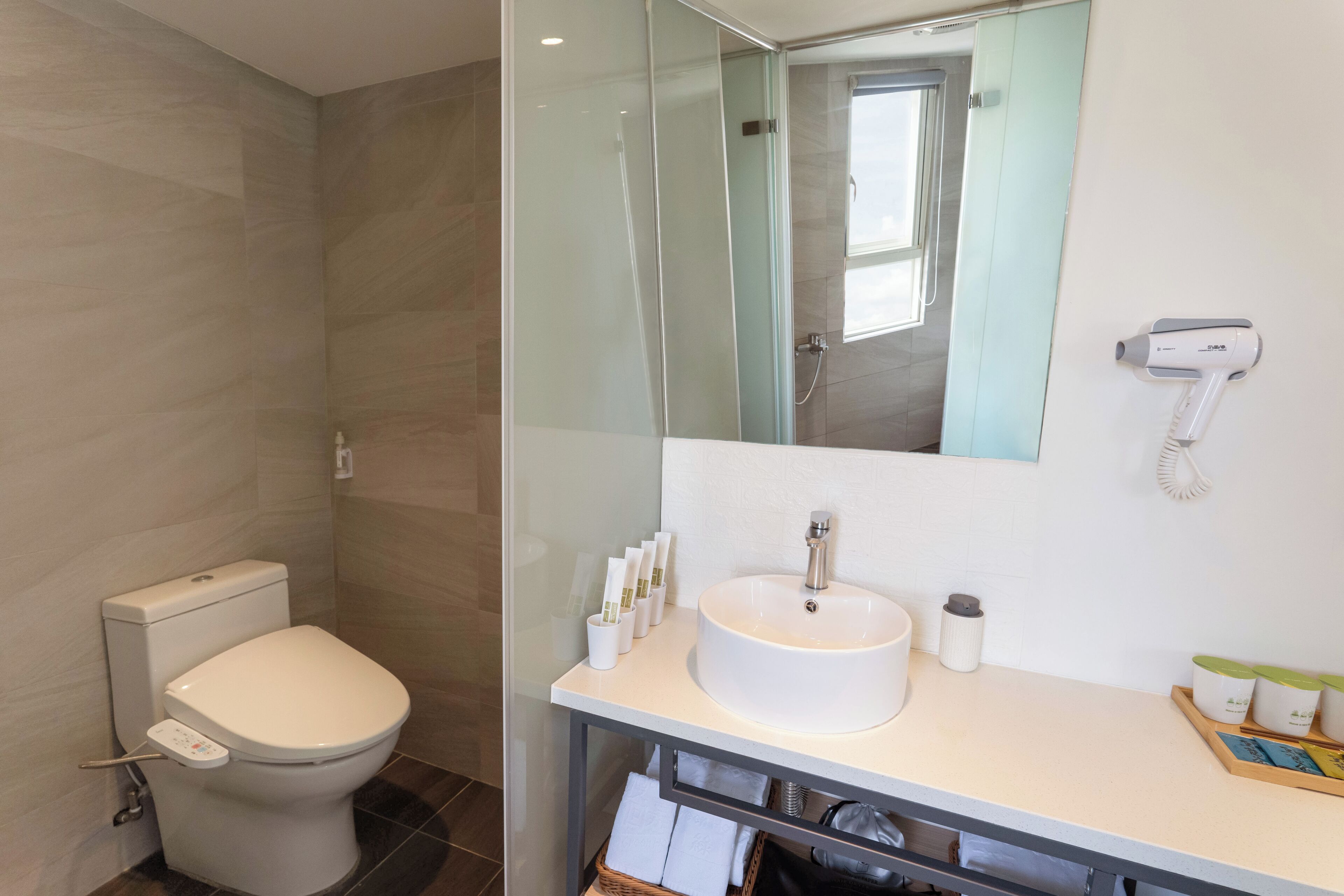deluxe quadruple room | bathroom | separate bathtub and shower, rainfall showerhead, free toiletries